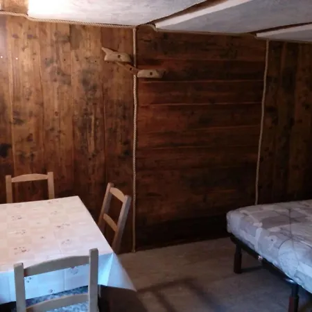 Oda ve Kahvaltı Agri-b&b Lou Col